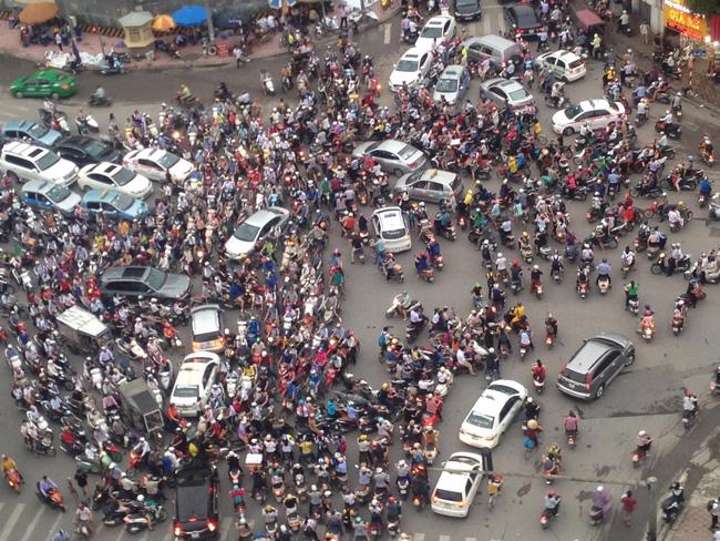 Một cảnh tắc đường thường thấy tại Hà Nội.<br>