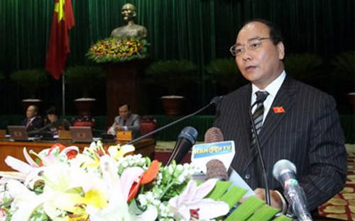 Phó thủ tướng Nguyễn Xuân Phúc nói "Chính phủ sẽ tiếp tục thực hiện có hiệu quả các giải pháp tháo gỡ khó khăn cho sản xuất kinh doanh".