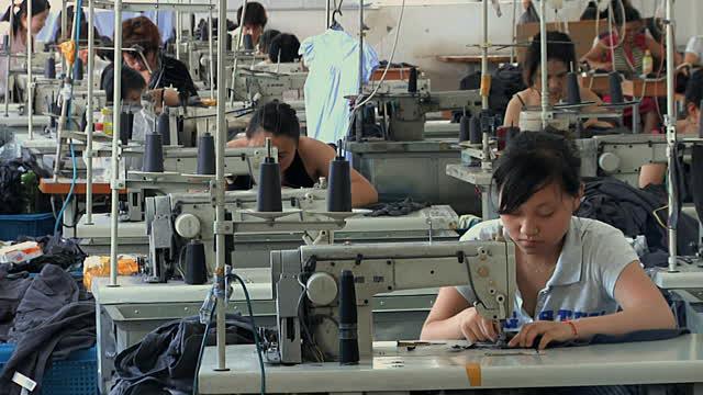 Một nhà máy sản xuất hàng dệt may ở Chiết Giang, Trung Quốc.<br>