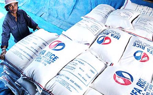 Theo giới thương nhân, giá gạo sẽ còn chịu áp lực giảm từ nguồn cung gia tăng trong những tuần tới.