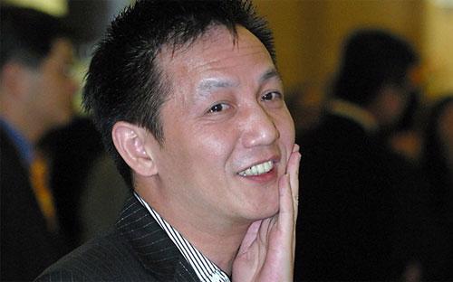 Từng là người giàu thứ 11 của Trung Quốc, với giá trị tài sản ròng được 
tạp chí Forbes ước tính ở mức 320 triệu USD vào năm 2002, Zhou Zhengyi đã bị bắt
 giữ hai lần và hiện đang thụ án tù 16 năm - Ảnh: Business Week.<br>