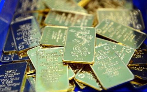 Giá tham chiếu dùng để tính giá trị đặt cọc đưa ra cho phiên đấu thầu
ngày mai là 40,75 triệu đồng/lượng, xấp xỉ giá vàng SJC các doanh nghiệp
niêm yết thu mua trên thị trường vào sáng nay (29/5).