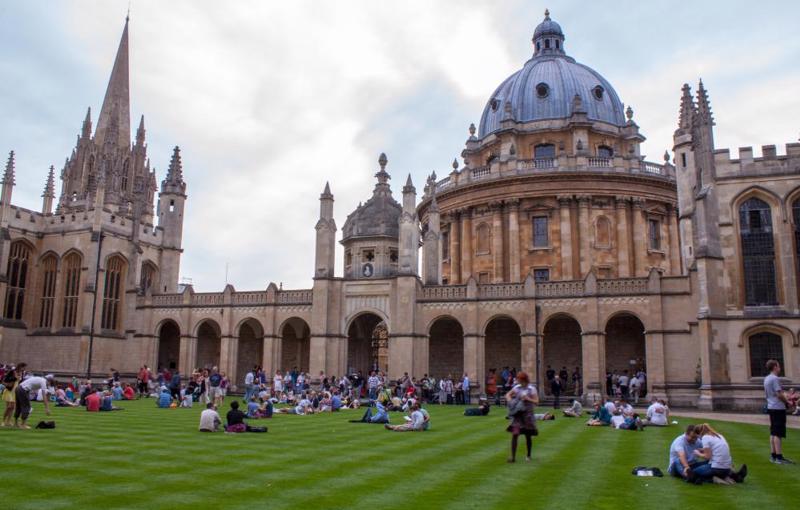 Trường đại học Oxford của Anh.<br>