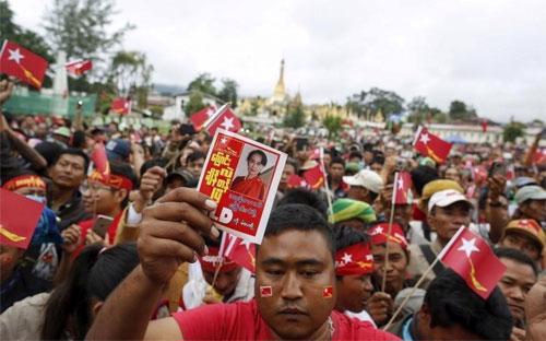 Đảng của chính trị gia đối lập Aung San Suu Kyi đã thắng áp đảo trong cuộc bầu cử lịch sử ở Myanmar tháng 8/2015.<br>