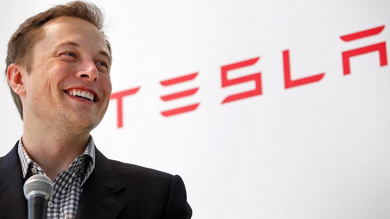 Tỷ phú Elon Musk, CEO hãng xe điện Tesla.<br>