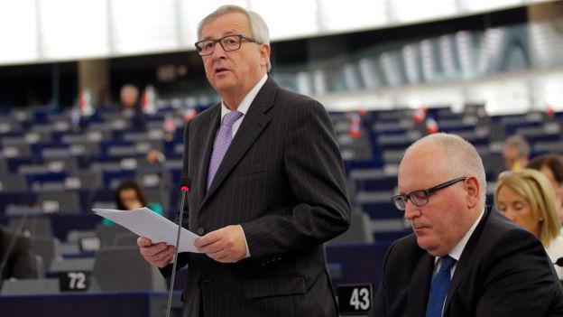 Chủ tịch Ủy ban Châu Âu (EC) Jean-Claude Juncker phát biểu trước Nghị viện châu Âu ngày 5/7 - Ảnh: Reuters/BBC.<br>