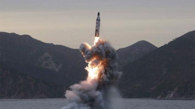 Một vụ thử tên lửa của Triều Tiên - Ảnh: EPA/BBC.<br>