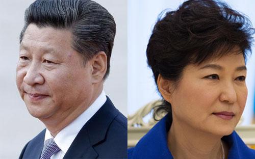 Chủ tịch Trung Quốc Tập Cận Bình (trái) và Tổng thống Hàn Quốc Park Geun Hye - Ảnh: BBC-Bloomberg.<br>