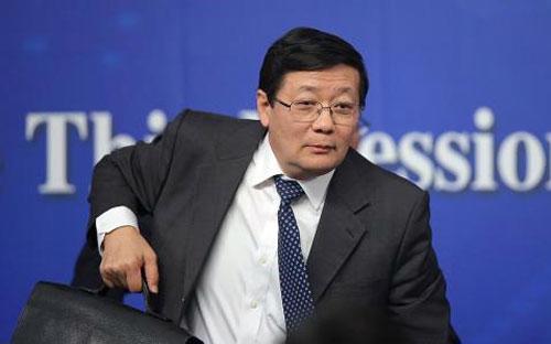 Bộ trưởng Bộ Tài chính Trung Quốc tại một cuộc họp báo ở Bắc Kinh tháng 3/2015 - Ảnh: Getty/CNBC.<br>