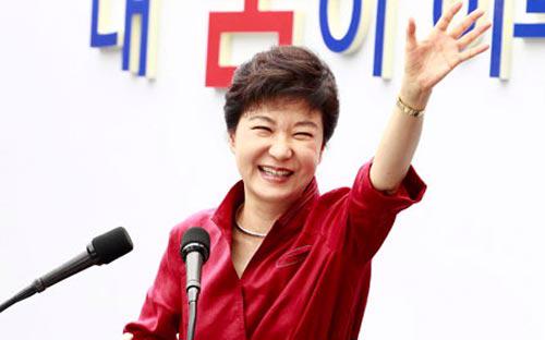 Bà Park Geun-hye là chính trị gia kỳ cựu của đảng Thế giới mới cầm quyền - Ảnh: Guardian.<br>