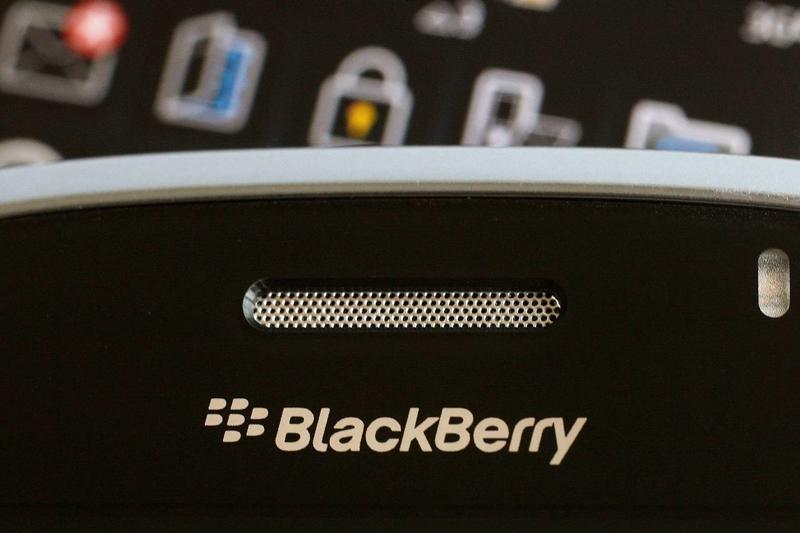 Ngày 28/9, BlackBerry tuyên bố chấm dứt việc thiết kế và sản xuất
 điện thoại. Kể từ nay, hoạt động này sẽ được công ty thuê ngoài - Ảnh: Reuters/WSJ.<br>