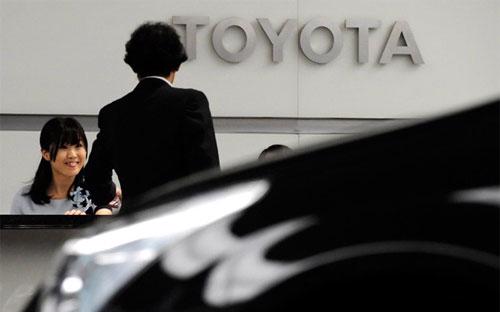 Toyota đã giành lại “ngôi vương” về doanh số toàn cầu vào năm 2012 sau 
khi tuột xuống vị trí thứ ba sau GM và Volkswagen vào năm 2011. 