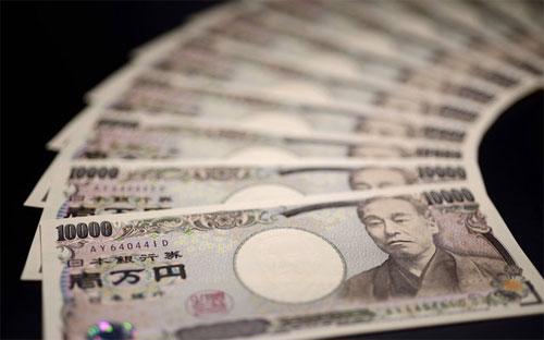 Nhiều chuyên gia kinh tế dự báo rằng, tỷ giá đồng Yên có thể sẽ còn giảm sâu hơn trong năm nay - Ảnh: Bloomberg.<br>
