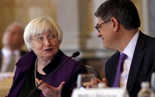 Chủ tịch Cục Dự trữ Liên bang Mỹ (FED) Janet Yellen và Bộ trưởng Bộ Tài chính nước này Jack Lew trong một cuộc họp ở&nbsp; Washington DC tháng 5/2015 - Ảnh: Reuters.<br>