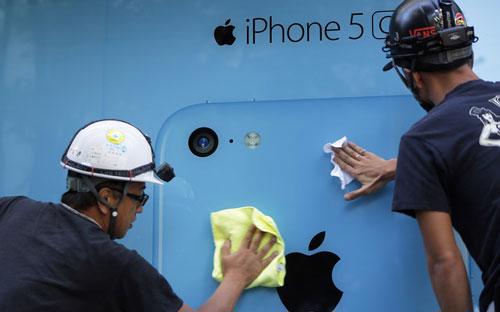  iPhone cũng đã chiếm tới 61% doanh số điện thoại của NTT Docomo, trong 
khi nhà mạng này mới bắt đầu phân phối iPhone từ cuối tháng 9 - Ảnh: Bloomberg.<br>