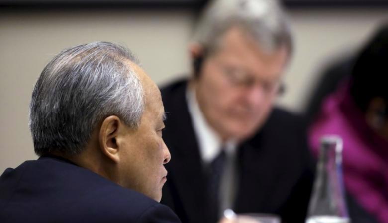 Đại sứ Trung Quốc Thôi Thiên Khải (trái) trong cuộc gặp bàn tròn với các doanh nghiệp Mỹ ngày 14/12 - Ảnh: Reuters.<br>