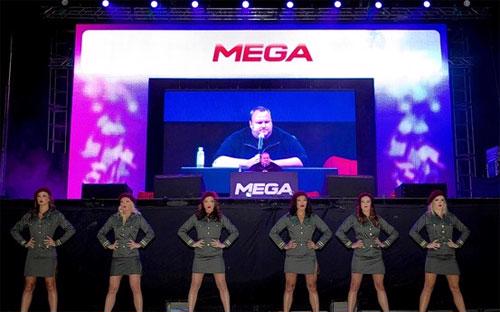 Lễ ra mắt Mega tại nhà riêng của Kim Dotcom ở Auckland, New Zealand - Ảnh: AP.<br>