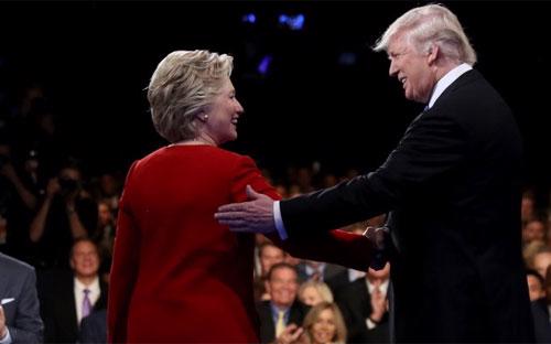 Hai ứng cử viên Tổng thống Mỹ Hillary Clinton (trái) và Donald Trump (phải) trong cuộc tranh luận đầu tiên - Ảnh: Business Insider.<br>