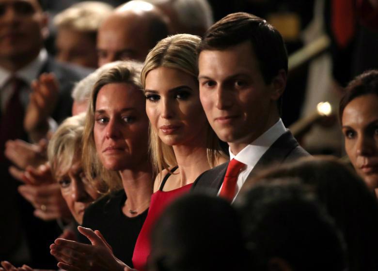 Ivanka Trump (giữa) và chồng là Jared Kushner tham dự lễ phát biểu của Tổng thống Mỹ Donald Trump trước Quốc hội hôm 28/2 - Ảnh: Reuters.<br>