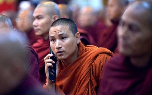 Myanmar được xem là một thị trường viễn thông sơ khai lớn và có sức hấp dẫn mạnh- Ảnh: AFP/Getty.<br>