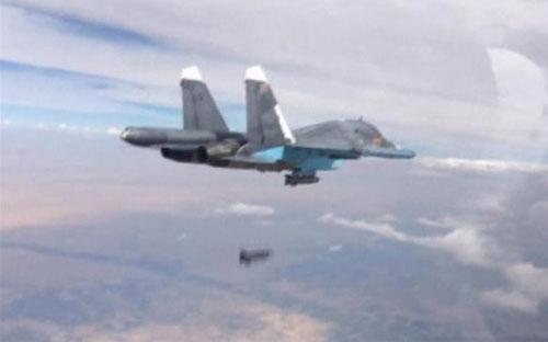 Một máy bay Su-34 của Nga đang tiến hành không kích ở Syria - Ảnh: Reuters.