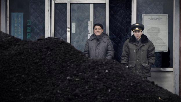 Xuất khẩu than sang Trung Quốc là một nguồn thu chính của Triều Tiên - Ảnh: Getty/BBC.<br>
