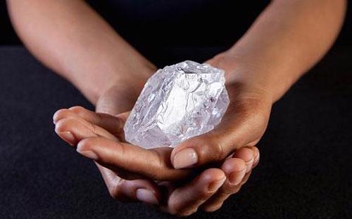 Viên kim cương 1.190 carat Lesedi la Rona - Ảnh: Sotheby's/Reuters.<br>
