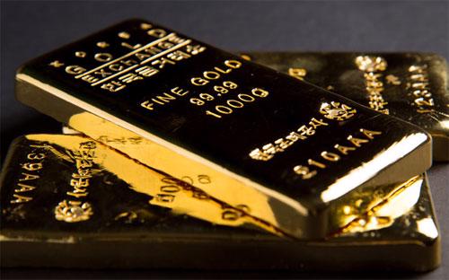 Sau 12 năm tăng liên tiếp, giá vàng hiện đã giảm gần 30% kể từ mức đỉnh cao kỷ lục 1.923,7 USD/oz thiết lập vào tháng 9/2011 - Ảnh: Bloomberg.<br>