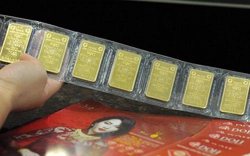 Từ cuối tháng 3 đến nay, qua 73 phiên đấu thầu vàng, Ngân hàng Nhà nước 
đã bán ra 1.770.200 lượng vàng, tương đương khoảng 66,4 tấn vàng.