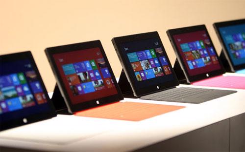 Máy tính bảng Surface là sản phẩm phần cứng đầu tiên của “người khổng 
lồ” phần mềm Microsoft trên thị trường thiết bị di động, với hai phiên 
bản là Surface RT và Surface Pro. 