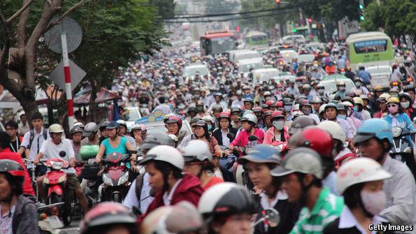 Tắc đường ở Việt Nam - Ảnh: Getty/The Economist.<br>