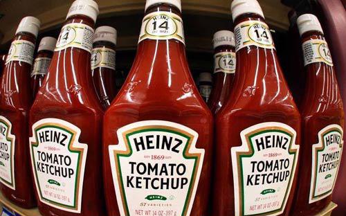 Tại thị trường Việt Nam, người tiêu dùng đã quen thuộc với loại tương cà chua mang nhãn hiệu Heinz <i>- Ảnh: BLB</i>.