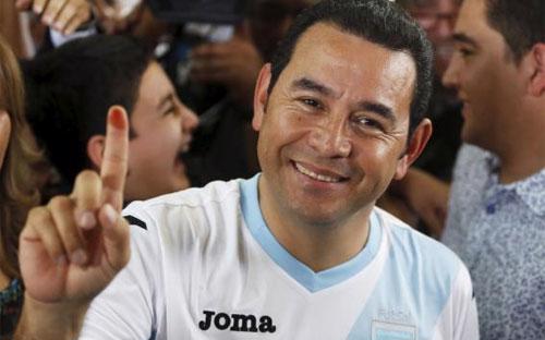 Cựu diễn viên hài Jimmy Morales, người vừa trúng cử Tổng thống Guatemala - Ảnh: Reuters.<br>