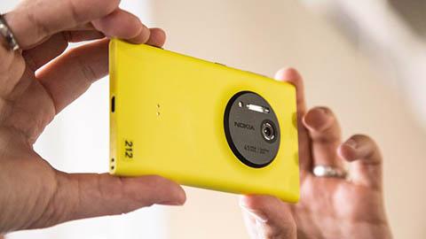 Dòng smartphone Lumia 1020 của Nokia đang "cháy hàng", theo thông báo của nhà mạng AT&amp;T - Ảnh: The Tech.<br>