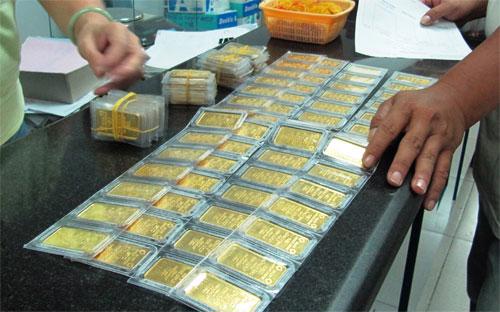 Theo số liệu mà Ngân hàng Nhà nước đưa ra, từ cuối tháng 3/2013 đến 
nay, cơ quan này đã tổ chức 22 phiên đấu thầu bán vàng miếng với tổng 
khối lượng trúng thầu là 554.600 lượng.