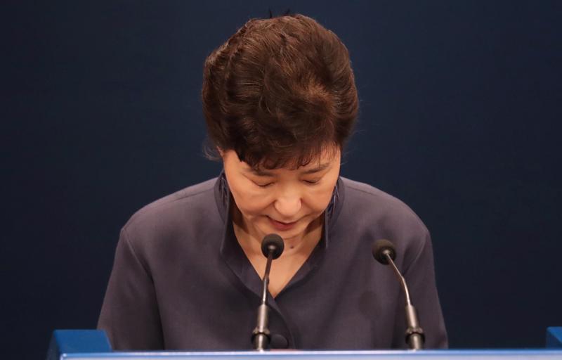 Hôm thứ Ba tuần này, bà Park đã đưa ra lời xin lỗi vì vụ việc này trong một chương trình truyền hình toàn quốc - Ảnh: Yonhap/Reuters.<br>