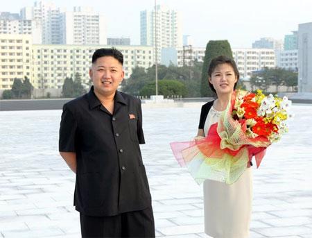 Nhà lãnh đạo Triều Tiên Kim Jong Un và phu nhân.<br>