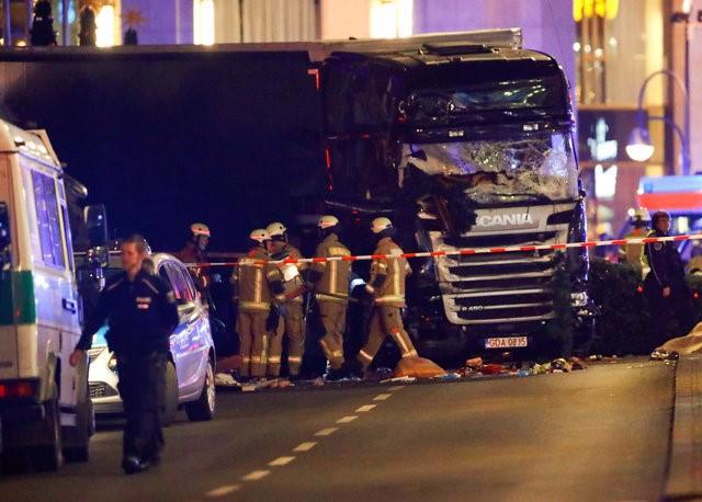 Hiện trường vụ đâm xe tải ở Berlin ngày 19/12 - Ảnh: Reuters.<br>
