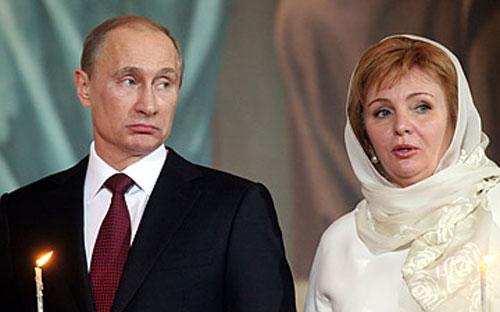 Việc các chính trị gia nổi tiếng thế giới tuyên bố ly hôn ngay giữa 
nhiệm kỳ là chuyện ít thấy và cũng ít khi được công khai. Theo hãng tin 
Bloomberg, tuyên bố của vợ chồng ông Putin là một cú sốc lớn đối với 
người Nga - Nguồn: Euronews.