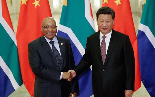 Tổng thống Nam Phi Jacob Zuma (trái) và Chủ tịch Trung Quốc Tập Cận Bình - Ảnh: Getty/CNN.<br>