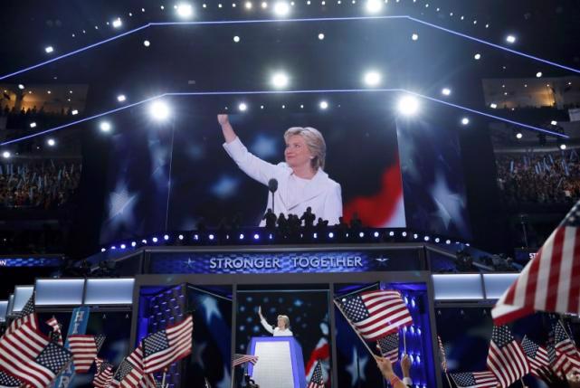 Bà Hillary Clinton phát biểu tại đêm kết thúc đại hội toàn quốc Đảng Dân chủ ở Philadelphia, Mỹ, ngày 28/7 - Ảnh: Reuters.<br>