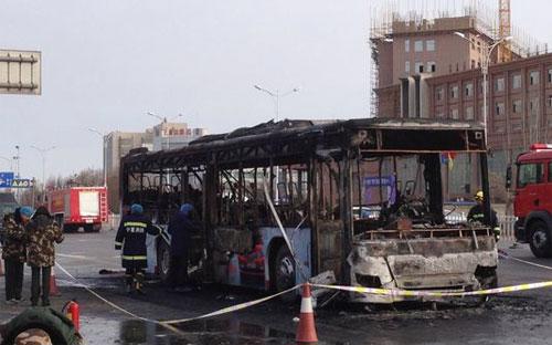 Chiếc xe bus bị cháy rụi ở Ngân Xuyên, Ninh Hạ, Trung Quốc ngày 5/1 - Ảnh: USA Today/AP.<br>