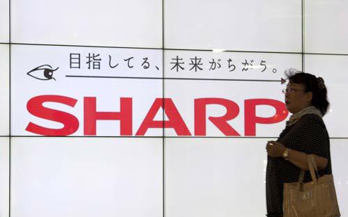 Giới phân tích cho rằng con số 10,4 tỷ Yên là quá nhỏ để vực dậy đại gia điện tử Nhật, nhưng thông tin này đã giúp giá cổ phiếu của Sharp tăng mạnh trong phiên sáng nay<i> - Ảnh: BLB.</i><br>