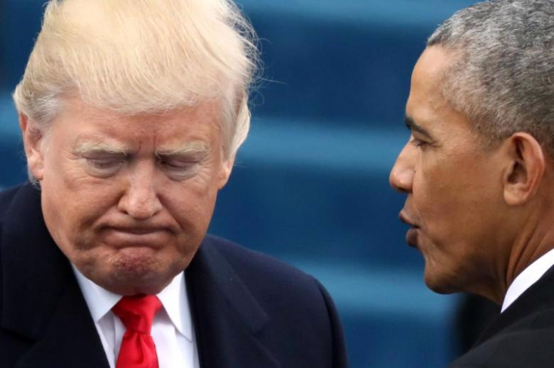 Tổng thống Mỹ Donald Trump (trái) và cựu Tổng thống Barack Obama trong lễ nhậm chức của ông Trump ở thủ đô Washington DC hôm 20/1 - Ảnh: Reuters.<br>