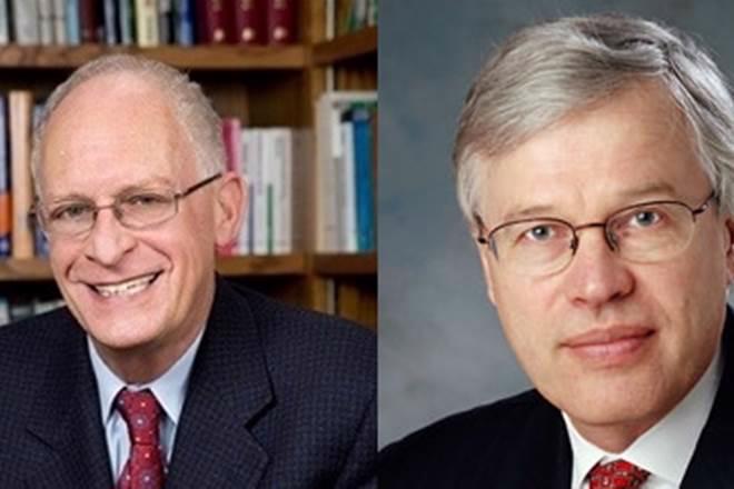 Giáo sư Oliver Hart (trái) và giáo sư Bengt Holmstrom, hai chủ nhân của giải thưởng Nobel Kinh tế 2016.<br>