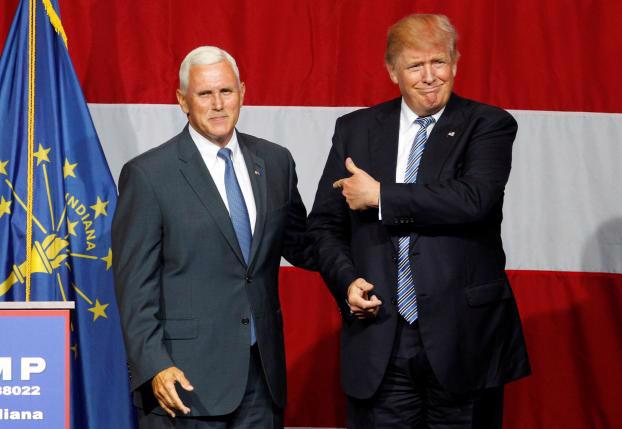 Ứng cử viên Tổng thống Mỹ Donald Trump (phải) và người đồng tranh cử Mike Pence - Ảnh: Reuters.<br>