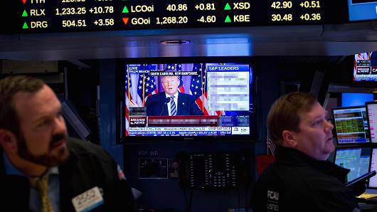  Barclays thậm chí cảnh báo rằng thị trường chứng khoán Mỹ có thể giảm 11-13% nếu Trump trở thành Tổng thống - Ảnh: Bloomberg/CNBC.<br>