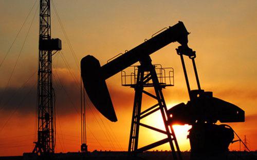 Theo một cuộc thăm dò của hãng tin Bloomberg, giá dầu Brent sẽ ở mức trung bình 57,3 USD/thùng trong năm tới 