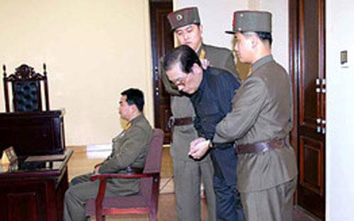 Hình ảnh ông Jang trong phiên tòa xét xử trước khi ông này bị tử hình - Ảnh: AFP/Getty.<br>
