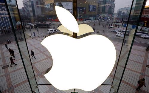 Logo Apple tại cửa hiệu của hãng ở khu Vương Phủ Tỉnh, Bắc Kinh, Trung Quốc - Ảnh: Bloomberg.<br>